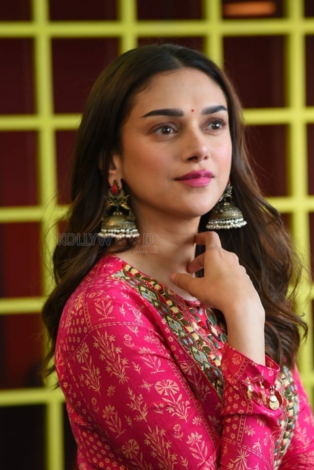 Aditi Rao Hydari at Maha Samudram Movie Interview Photos 13