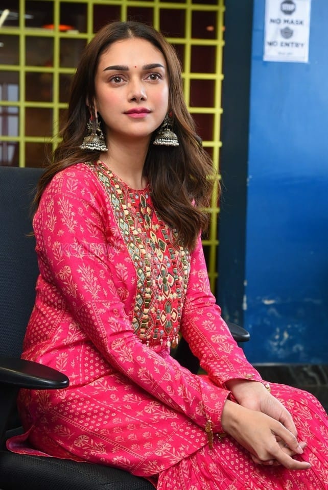 Aditi Rao Hydari at Maha Samudram Movie Interview Photos 16