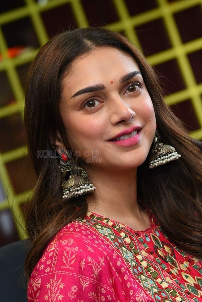 Aditi Rao Hydari at Maha Samudram Movie Interview Photos 17