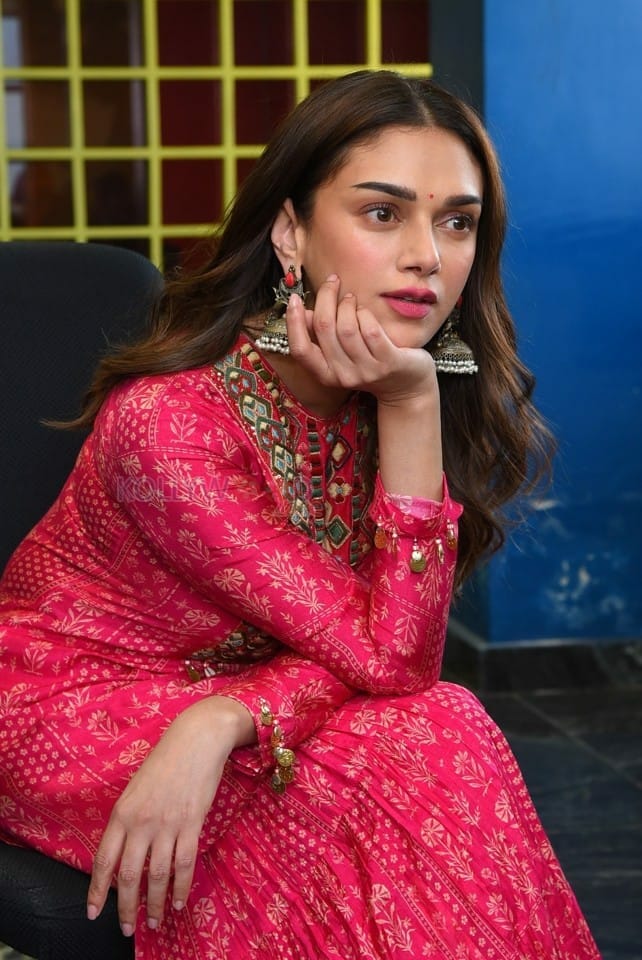 Aditi Rao Hydari at Maha Samudram Movie Interview Photos 21