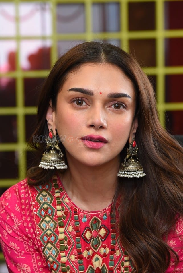 Aditi Rao Hydari at Maha Samudram Movie Interview Photos 24