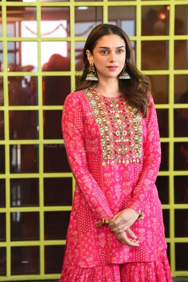 Aditi Rao Hydari at Maha Samudram Movie Interview Photos 25