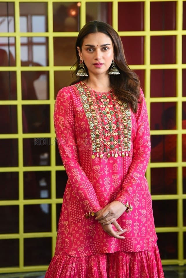 Aditi Rao Hydari at Maha Samudram Movie Interview Photos 27