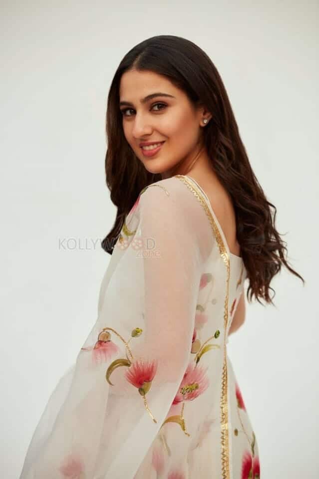 Ae Watan Mere Watan Actress Sara Ali Khan Photoshoot Stills 04