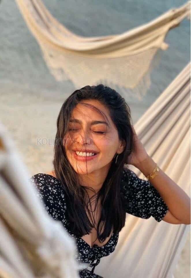 Aishwarya Lekshmi Cute Beach Pictures 04