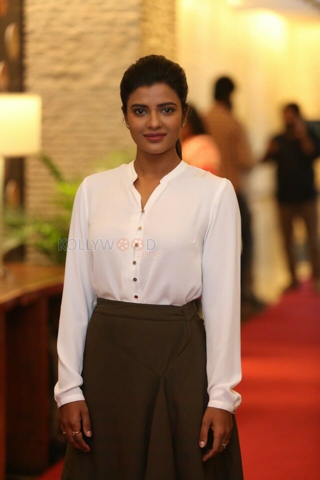 Aishwarya Rajesh At Chekka Chivantha Vaanam Pre release Event Photos