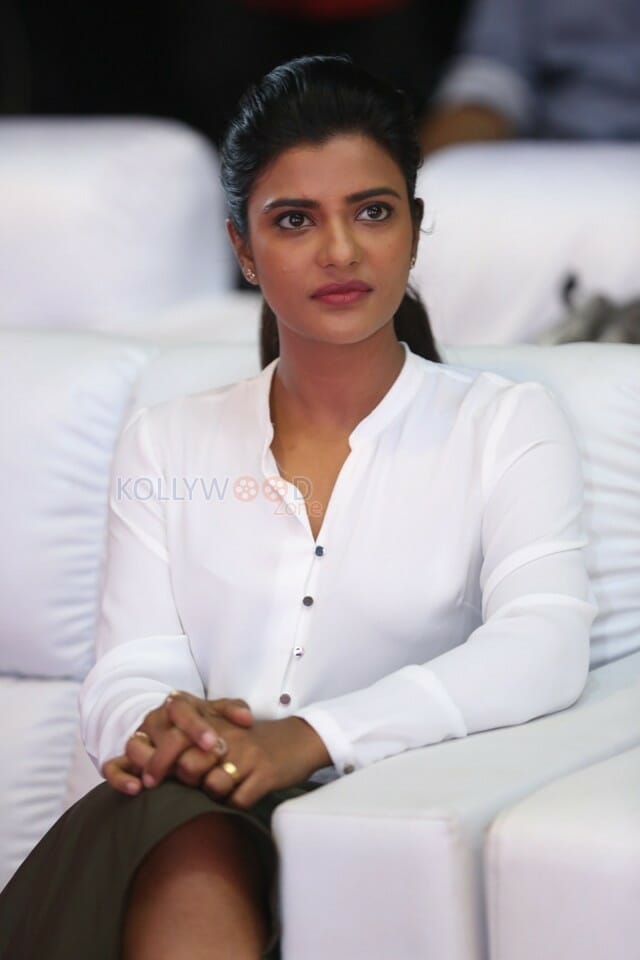 Aishwarya Rajesh At Chekka Chivantha Vaanam Pre release Event Photos