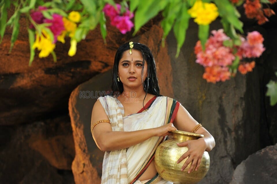 Akilandakodi Brahmandanayagan Movie Heroine Anushka Shetty Photos