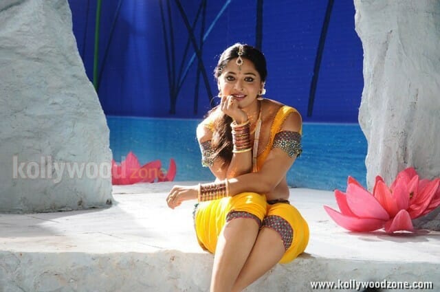 Alex Pandiyan Anushka Stills