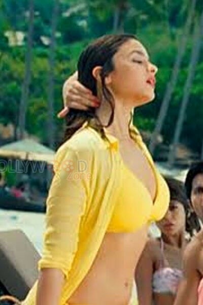 Alia Bhatt Hot Wet Swimsuit Bikini Photos