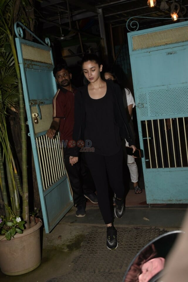 Alia Bhatt Spotted At Versova Photos