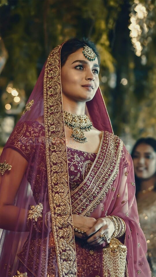 Alia Bhatt Wedding Lehenga Photo 01