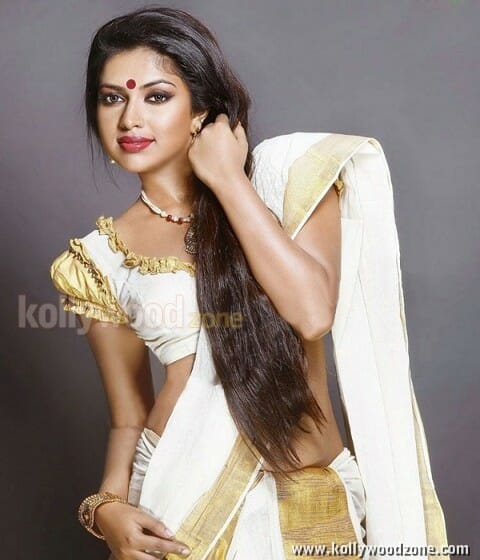 Amala Paul Sexy Saree Picture