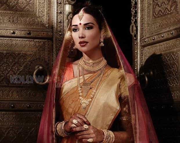 Amy Jackson Bridal Look Photos