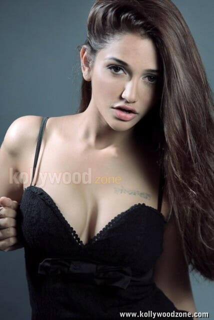 Anaika Soti Hot Pictures