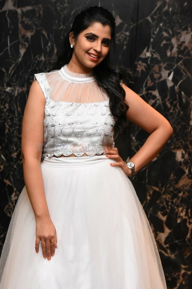 Anchor Shyamala At Krack Movie Trailer Launch Photos