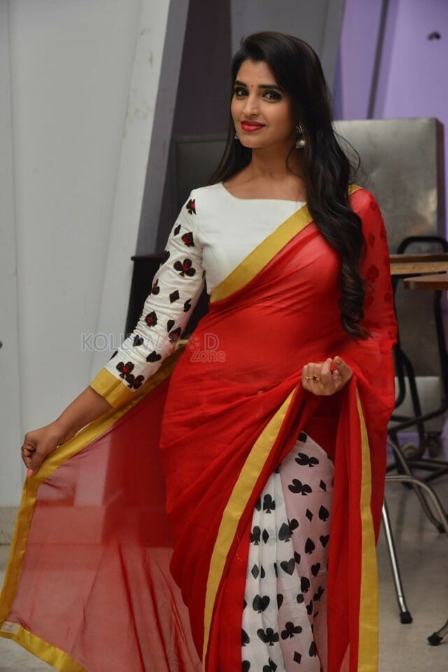 Anchor Shyamala At Rangu Pre Release Event Photos