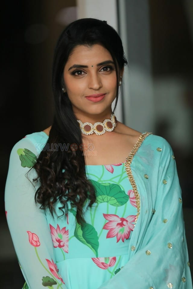 Anchor Shyamala at Sashi Pre Release Event Photos