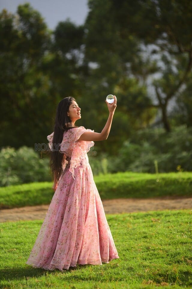 Anukoni Athidhi Movie Heroine Sai Pallavi Photos