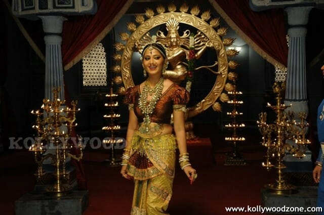 Anushka In Nagavalli Movie Pics