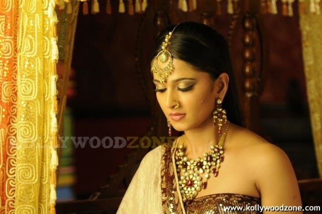 Anushka In Nagavalli Movie Pics