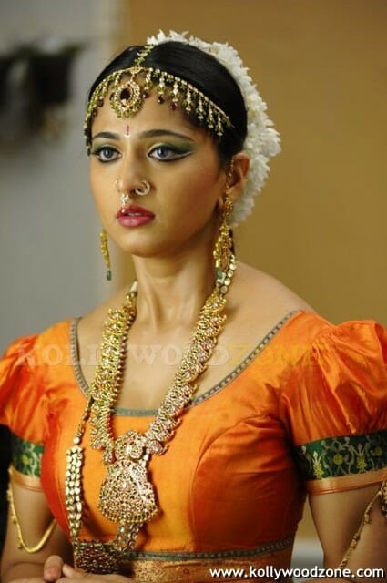 Anushka In Nagavalli Movie Pics