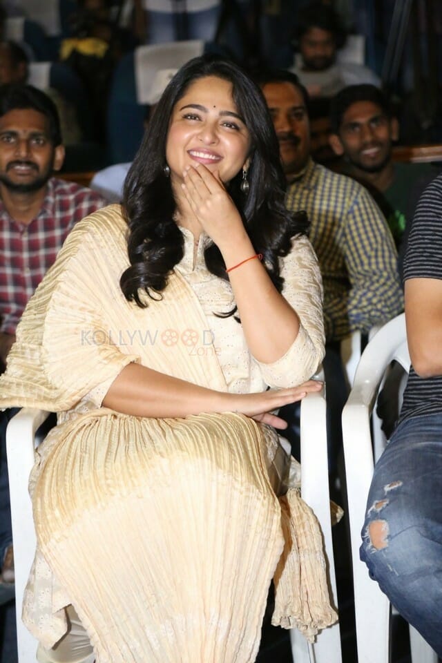 Anushka Shetty At Bhaagamathie Thank You Meet Photos