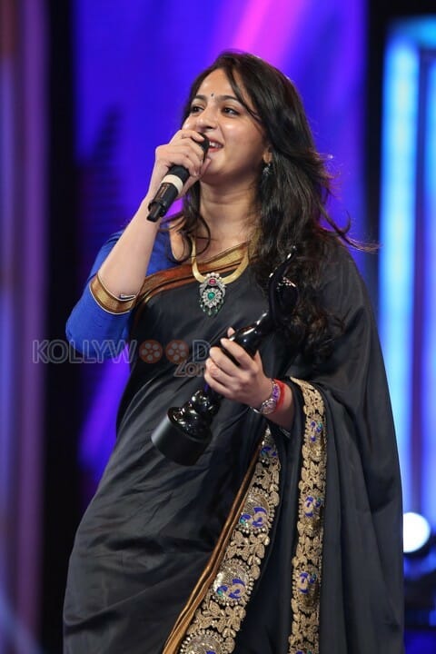 Anushka Shetty At Filmfare Awards Photos