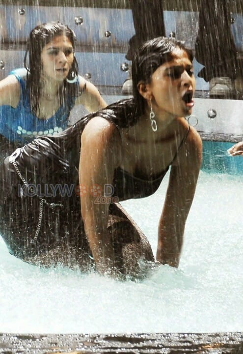 Anushka Shetty Hot Rain Photos