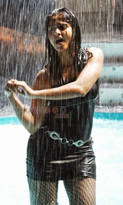 Anushka Shetty Hot Rain Photos