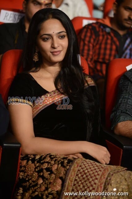 Anushka Shetty Sexy Black Saree Pictures