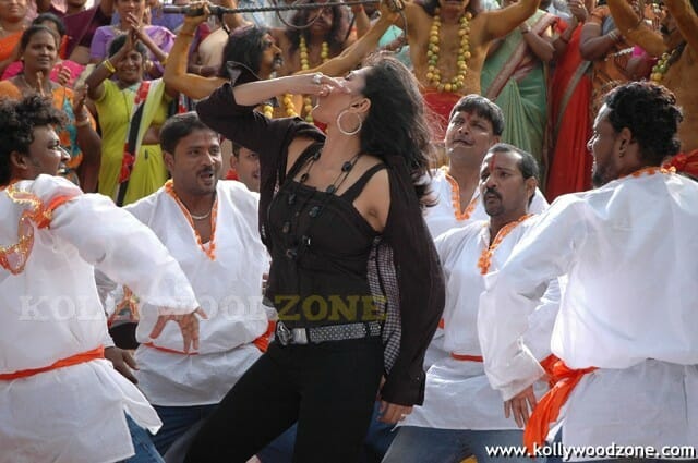 Anushka Shetty Sexy Pics In Panchakshari Movie