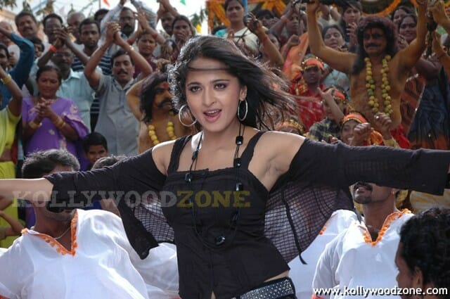 Anushka Shetty Sexy Pics In Panchakshari Movie