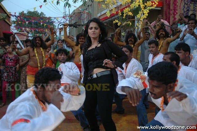 Anushka Shetty Sexy Pics In Panchakshari Movie