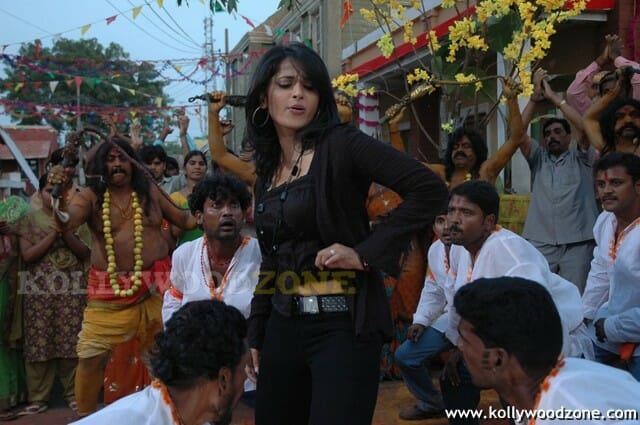 Anushka Shetty Sexy Pics In Panchakshari Movie