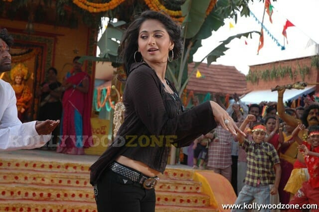 Anushka Shetty Sexy Pics In Panchakshari Movie