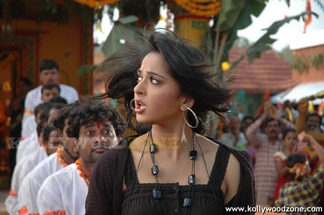 Anushka Shetty Sexy Pics In Panchakshari Movie