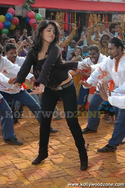 Anushka Shetty Sexy Pics In Panchakshari Movie