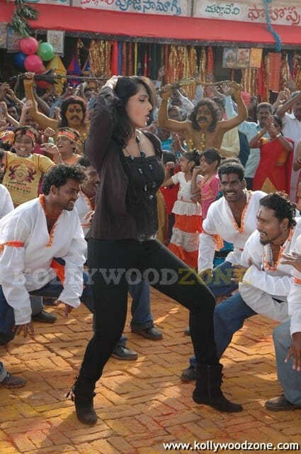 Anushka Shetty Sexy Pics In Panchakshari Movie