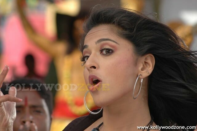 Anushka Shetty Sexy Pics In Panchakshari Movie