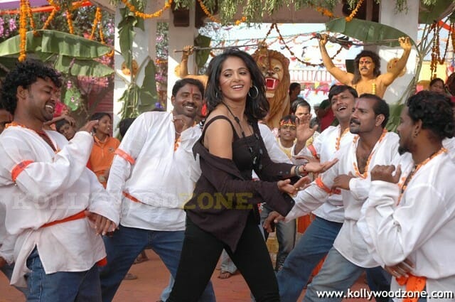 Anushka Shetty Sexy Pics In Panchakshari Movie