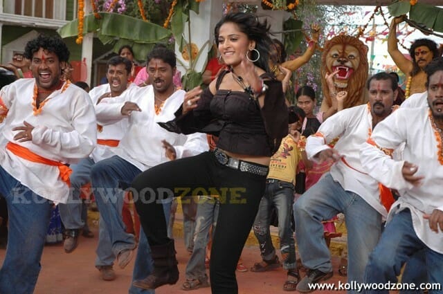 Anushka Shetty Sexy Pics In Panchakshari Movie