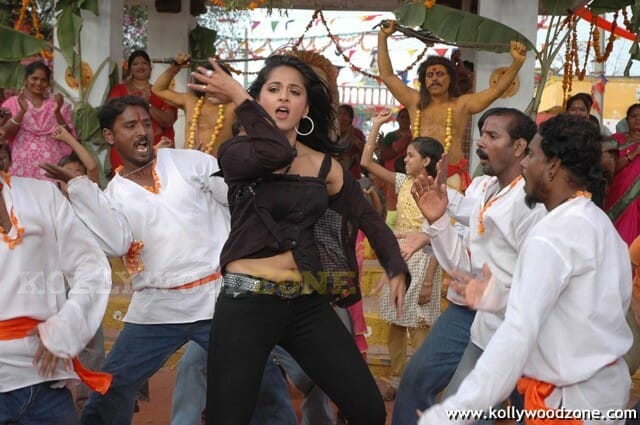 Anushka Shetty Sexy Pics In Panchakshari Movie