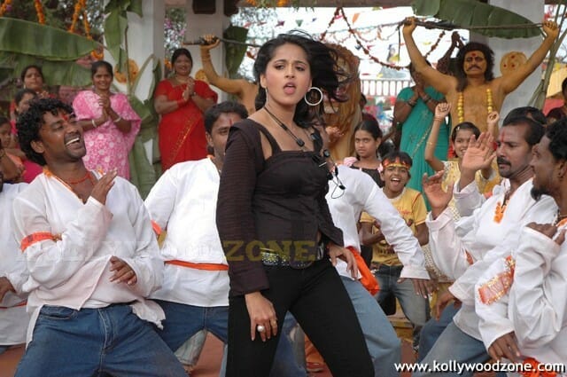 Anushka Shetty Sexy Pics In Panchakshari Movie