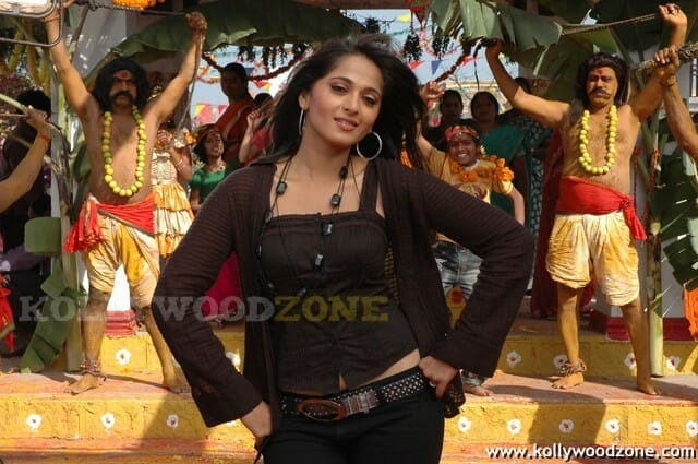 Anushka Shetty Sexy Pics In Panchakshari Movie