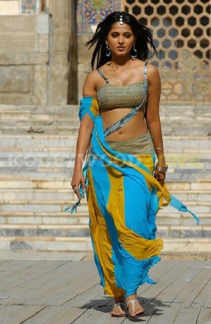 Anushka Shetty Sexy Stills