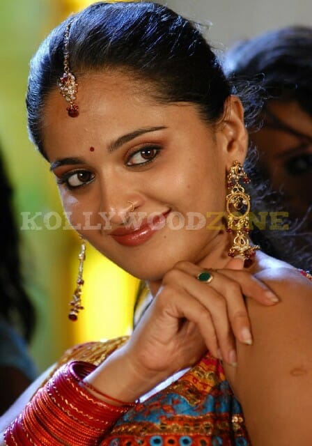 Anushka Shetty Sexy Stills