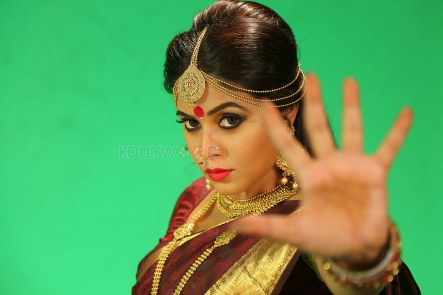 Avanthika Movie Heroine Poorna Stills