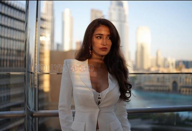 Baaghi 2 Actress Disha Patani Cleavage in a White Chic Blazer Top and Skirt Photos 01