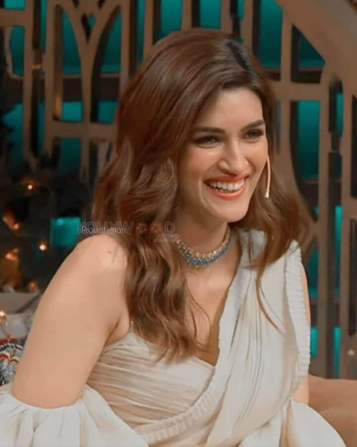 Bachchan Pandey Heroine Kriti Sanon Photos 01